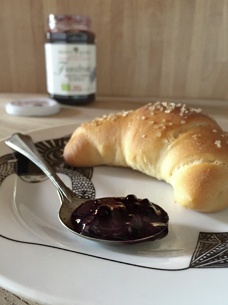 brioche con mirtilli neri di bosco