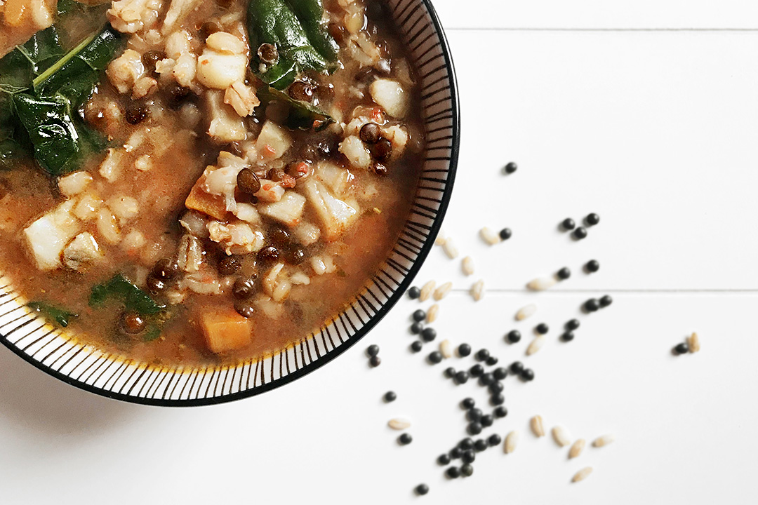 zuppa d'orzo e lenticchie nere beluga