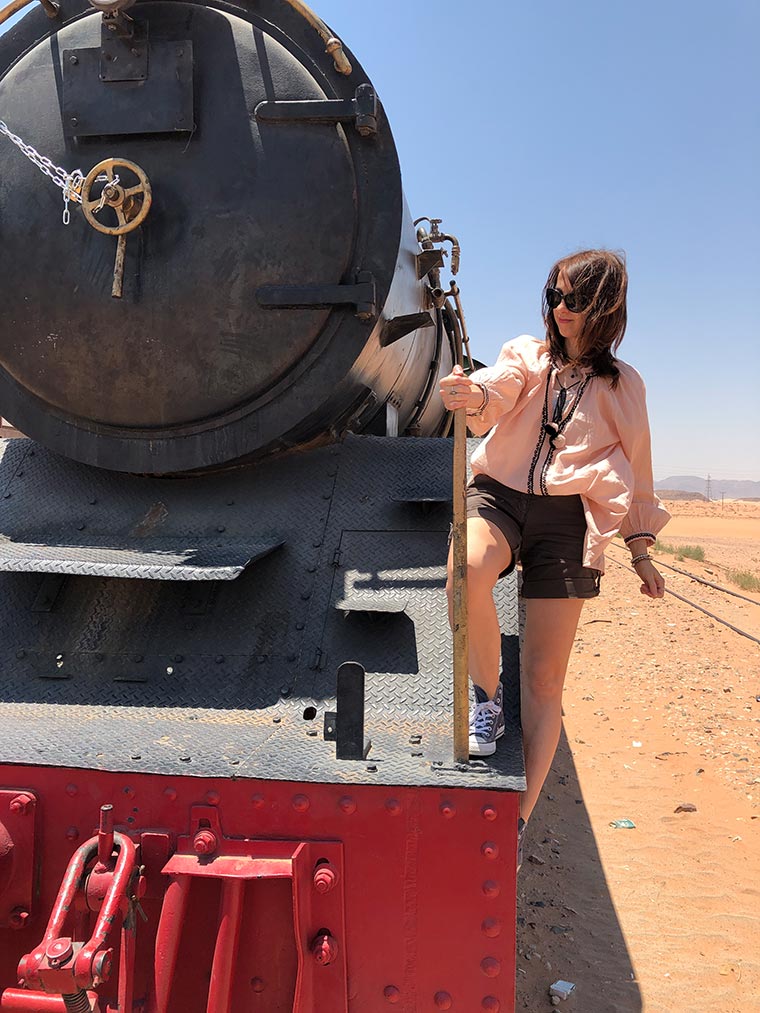 Locomotiva a vapore sulla ferrovia di Hejaz, vicino a Wadi Rum